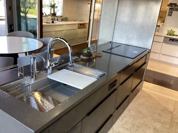 キッチン レミュー アイランド型レイアウト ビンテージアイアン